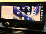Apple CarPlay、Android Auto 対応。スマホを接続するとタッチスクリーン上でマップ、通話、メッセージ、ミュージックなどのアプリをスマホ同様に操作できるミラースクリーン機能搭載