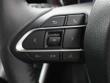 ステアリングスイッチ付き。手を離さずにさまざまな操作が可能です。