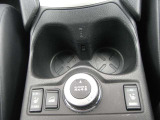 インテリジェント4&times;4は走行状況に応じて3通りの駆動モードを選択できるシステムです。前席&後席左右クイックヒータシートやヒルスタートアシストも装備。カップホルダーは保温保冷機能付ですよ。