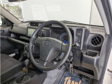 見通しのよいすっきりとした視界で、誰でも運転しやすいです。運転のしやすさは疲れにくさにも繋がりますよ♪