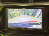 【バックカメラ】駐車時に後方がリアルタイム映像で確認できます。大型商業施設や立体駐車場での駐車時や、夜間のバック時に大活躍!運転スキルに関わらず、今や必須となった装備のひとつです!