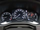 CX-30のメーター部です。華美な装飾を避け、必要な情報を瞬時に読み取れる様にデザイン・配置されています。