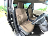運転席シート廻りは使用感も少なく、良好な状態となっています。丁寧に使われていたことがよくわかりますね。