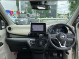 シンプルな運転席回りで操作も楽です