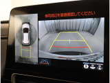 パノラミックビューモニター付きです。車両を上から見たような映像をディスプレイオーディオ画面に表示。運転席からの目視だけでは見にくい、車両周辺の状況をリアルタイムでしっかり確認できます。