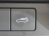 【パワーバックドア】スマートキーや運転席のボタンを押すだけでリアゲートが自動で開閉します!荷物を持っている時や、高い位置にあるバックドアを閉める際に便利な機能です♪
