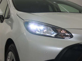 高輝度で点灯速度が速く、しかも消費電力の少ないLEDヘッドライトが装備されています!LEDの明るい光が走行中の視界の確保をサポートして、夜のドライブがより楽しく安全に運転できます♪