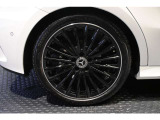 メルセデスの認定中古車「サーティファイドカー」では、万一お車が故障した場合も、ご購入後1年間もしくは2年間※は走行距離にかかわらずメルセデス・ベンツ正規サービスネットワークで無料修理いたします