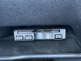 【ETC】有料道路を利用する際に料金所で停止することなく通過できる、ETC車載器(ノンストップ自動料金収受システム機器)が装備されています。セットアップを行うことで利用可能になります。