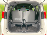 普段のお買い物や通勤、送迎等に十分な荷室スペースを確保しております。セカンドシートを倒すと、大きな荷物の積載も可能です♪