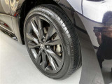 タイヤサイズは215/45R17!ダークグレーメタリック塗装の純正アルミホイール!残り溝は6ミリ程度です!
