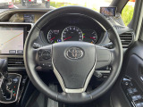 【純正革巻きステアリング】上質な革を使用することで、手にしっかり馴染みとても運転しやすいハンドルです♪