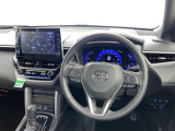 運転席まわりです。 各操作スイッチは使いやすい位置に配置されてます。