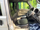 運転席シート廻りは使用感も少なく、良好な状態となっています。丁寧に使われていたことがよくわかりますね。