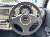インテリアに合わせたデザインのステアリングは、運転される方のことも考え、運転しやすい形状、大きさです。是非一度、実際に触ってお確かめください。