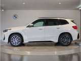 BMWではロングホイールベースの採用をしており、すべての車種に適用され、走行中の安定感の向上されております。また室内空間の広さにも貢献しております。