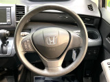 インテリアに合わせたデザインのステアリングは、運転される方のことも考え、運転しやすい形状、大きさです。是非一度、実際に触ってお確かめください。