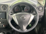 インテリアに合わせたデザインのステアリングは、運転される方のことも考え、運転しやすい形状、大きさです。是非一度、実際に触ってお確かめください。