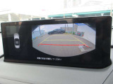 カラーで後方映像をモニターに映し出してくれるので、ショッピングモールのような狭い駐車場であったとしても障害物を見つけ、楽々駐車することができますね。