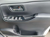 パワーウィンドウのスイッチです。運転席に居ながら窓を開け閉めのコントロールできます!