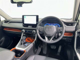 運転席まわりです。 各操作スイッチは使いやすい位置に配置されてます。