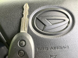 【キーレス】少し離れた場所からでもボタン一つでドアの開錠・施錠ができるのでとっても便利!ドアの鍵穴周りに傷をつけることもありません♪