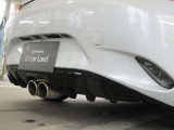 AutoExe製のリアアンダースポイラーとセンターマフラーが装着されております。車の外観をスポーティーに彩ってくれます。