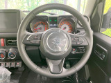 インテリアに合わせたデザインのステアリングは、運転される方のことも考え、運転しやすい形状、大きさです。是非一度、実際に触ってお確かめください。