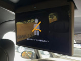 【フリップダウンモニター】大画面モニターで後席でもエンタメをお楽しみいただけます。小さなお子様にも大人気の装備です♪