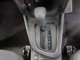 ハイブリッド車ならではのスムーズな切り替えで、発進から駐車までストレスなく操作できます