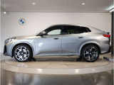 BMWではロングホイールベースの採用をしており、すべての車種に適用され、走行中の安定感の向上されております。また室内空間の広さにも貢献しております。