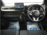 運転にかかわる様々な操作を安全に行えるように視点移動が少なく、操作性に配慮されたスイッチ類が凝縮されたコクピットです。