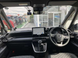 【運転席・インパネまわり】ハンドル・シート・フロアーなど隅々までプロによるクリーニング済み☆彡キレイな車内でドライブが一層快適にお楽しみいただけます!!