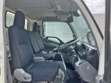 乗車定員は3名です。