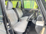 運転席シート廻りは使用感も少なく、良好な状態となっています。丁寧に使われていたことがよくわかりますね。