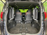 普段のお買い物や通勤、送迎等に十分な荷室スペースを確保しております。セカンドシートを倒すと、大きな荷物の積載も可能です♪