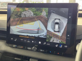 【パノラミックビューモニター】専用のカメラにより、上から見下ろしたような視点で360度クルマの周囲を確認することができます☆死角部分も確認しやすく、狭い場所での切り返しや駐車もスムーズに行えます。