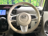 インテリアに合わせたデザインのステアリングは、運転される方のことも考え、運転しやすい形状、大きさです。是非一度、実際に触ってお確かめください。