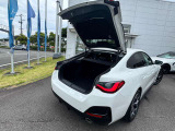 BMW Premium Selection保証では、ご購入後2年間に渡り走行距離無制限で、エンジン・ブレーキ・ミッション等のメイン部分に関しまして、万が一修理・整備が必要になりました際に部品・工賃無料にて対応いたします。