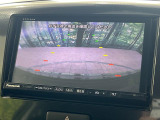 【バックカメラ】駐車時に後方がリアルタイム映像で確認できます。大型商業施設や立体駐車場での駐車時や、夜間のバック時に大活躍!運転スキルに関わらず、今や必須となった装備のひとつです!