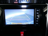 バックガイドモニターで、後方を確認しながら安心して駐車することができます。運転初心者も熟練者も必須の機能ですよ!