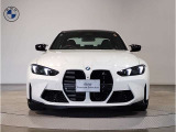 BMW代表的な特徴のキドニーグリル。BMWのすべてのモデルに採用され、BMWらしさを強調しております。
