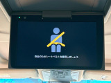 【フリップダウンモニター】大画面モニターで後席でもエンタメをお楽しみいただけます。小さなお子様にも大人気の装備です♪