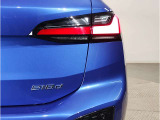 BMWの伝統の丸目4灯ヘッドライトでございます。LEDライトで視認性もよく明るく安全性の向上につながります。