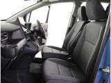 高いホールド性で運転姿勢が安定します。長距離ドライブでも疲れにくいのが魅力です。快適なドライビングライフをお送りください♪