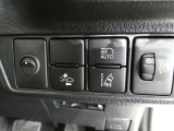 【衝突回避被害軽減装置・車線逸脱警報装置・先進ライト】のセットスイッチです。安全装備搭載でドライバーの安全をサポートします。