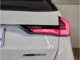 大型のL字型のリアランプもLEDライトを採用。洗練されたデザインにより、シャープなLEDランプの点灯します。後ろからの見た目にもこだわっております。