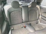 お車の点検、修理も自社整備工場にて対応致します。入庫案内からご来店までサービスアドバイザーと担当営業者でお客様をサポート致します。ご来店、ご連絡をスタッフ一同心よりお待ちしております。