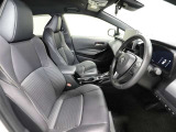 ゆったり室内で運転もしやすいです♪使い勝手の良い配置も考えられています!!