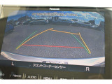シフトレバーをリバースにすると連動してバックカメラ、サイドカメラ映像&バックセンサーに切り替わります。